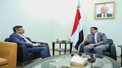 ​بن مبارك: الحكومة ماضية في تنفيذ قرار تصنيف الحوثيين منظمة ارهابية 